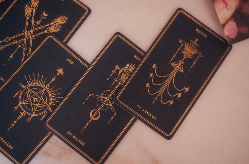 
            
                Load image into Gallery viewer, Soul Cards Tarot (Midnight Black Edition)
            
        