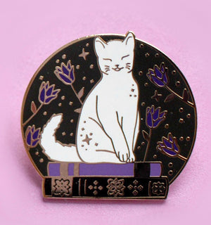 
            
                Load image into Gallery viewer, Book Cat Enamel Pin
            
        