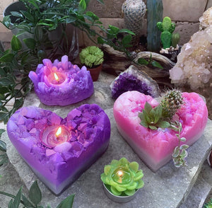 
            
                Load image into Gallery viewer, Amethyst Geode Heart Crystal Candle
            
        
