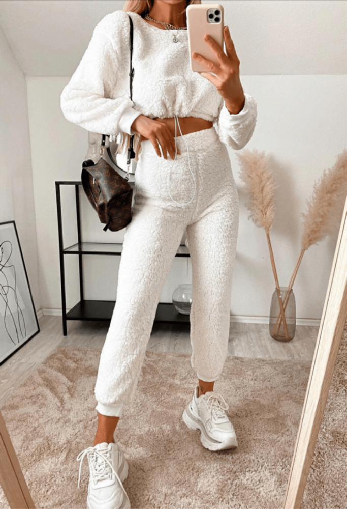 
            
                Load image into Gallery viewer, White Crop Top and Joggers Lounge Set
            
        